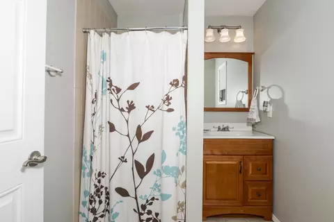 Bath - 19137 Briar Dr, Bloomington, IL 61705 photo 3 of 4