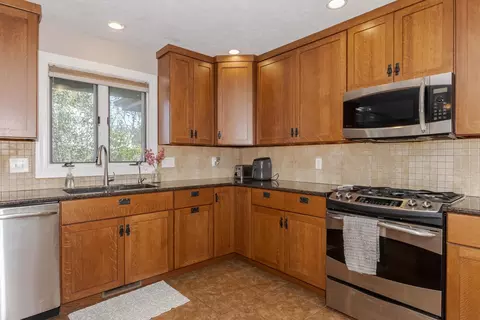 Kitchen - 19137 Briar Dr, Bloomington, IL 61705 photo 4 of 6
