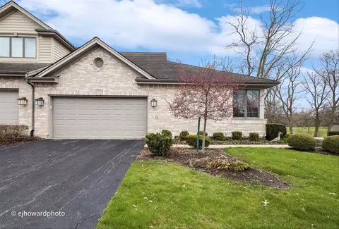 74 W Deer Haven Ct, Crete, IL 60417