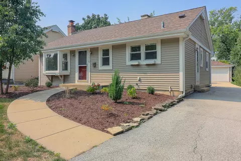 376 Spring Ave, Glen Ellyn, IL 60137