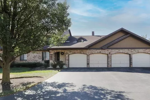 1915 Golf View Dr #2B, Bartlett, IL 60103