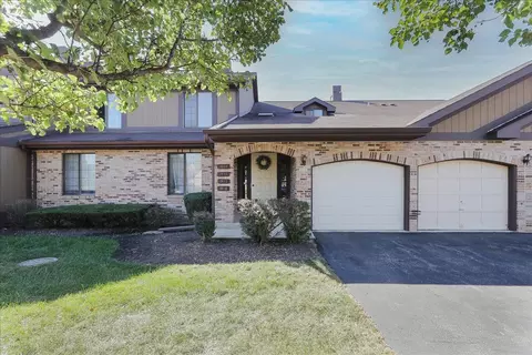 1915 Golf View Dr #2B, Bartlett, IL 60103 photo 2