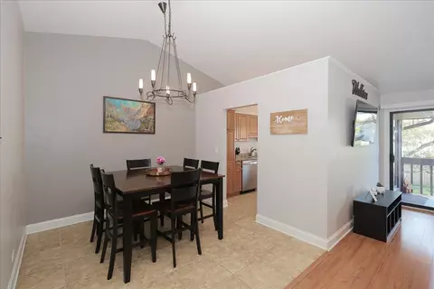 1915 Golf View Dr #2B, Bartlett, IL 60103 photo 8