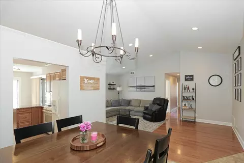 1915 Golf View Dr #2B, Bartlett, IL 60103 photo 5