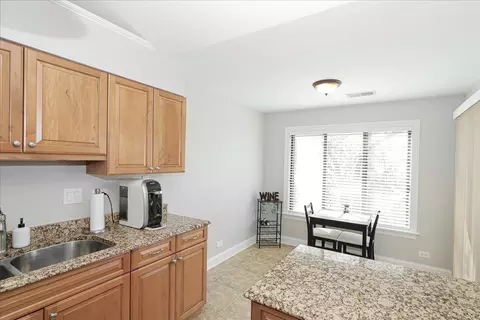 1915 Golf View Dr #2B, Bartlett, IL 60103 photo 11