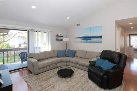 1915 Golf View Dr #2B, Bartlett, IL 60103 photo 3