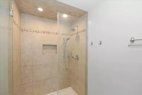 1915 Golf View Dr #2B, Bartlett, IL 60103 photo 17