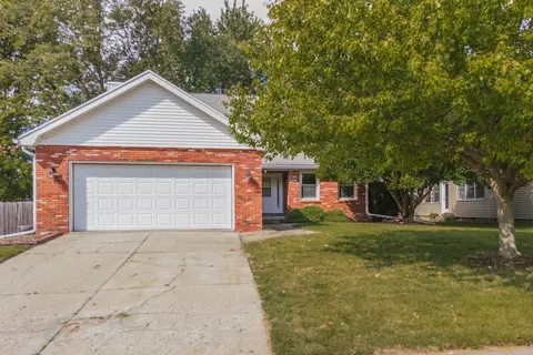 21 Kenfield, Bloomington, IL 61704