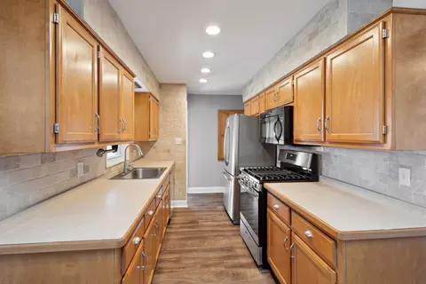 1037 E 7th St, Lockport, IL 60441 photo 4