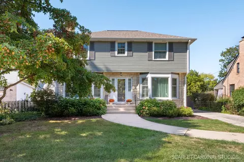 626 N President St, Wheaton, IL 60187