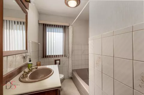 Bath - 405 Hillside Ave, Ottawa, IL 61350 photo 1 of 1