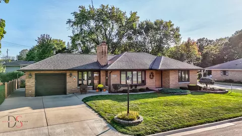 Exterior - 405 Hillside Ave, Ottawa, IL 61350 photo 2 of 5