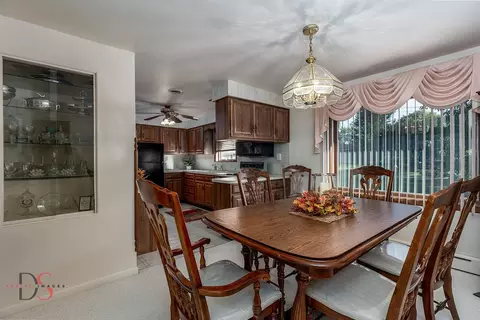 Dining - 405 Hillside Ave, Ottawa, IL 61350 photo 2 of 2