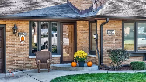 Exterior - 405 Hillside Ave, Ottawa, IL 61350 photo 3 of 5