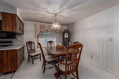 Dining - 405 Hillside Ave, Ottawa, IL 61350 photo 1 of 2
