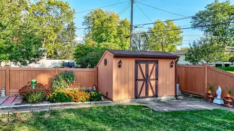 Exterior - 405 Hillside Ave, Ottawa, IL 61350 photo 4 of 5