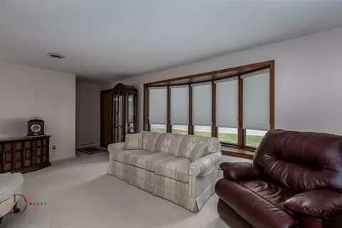 Living - 405 Hillside Ave, Ottawa, IL 61350 photo 3 of 5