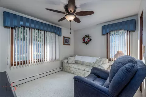 Living - 405 Hillside Ave, Ottawa, IL 61350 photo 4 of 5