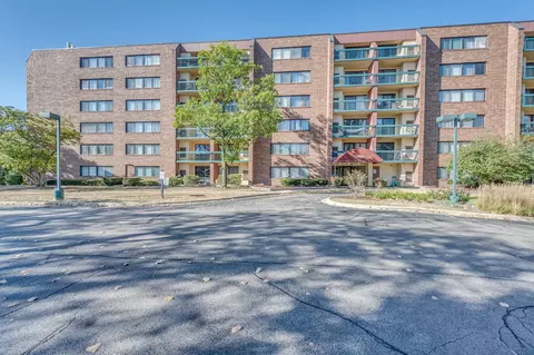 1800 Huntington Blvd #105, Hoffman Estates, IL 60169