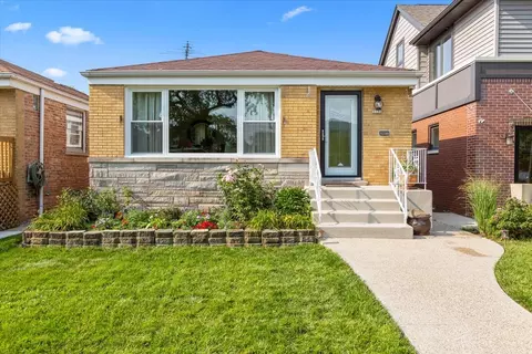 3120 W Jarvis Ave, Chicago, IL 60645