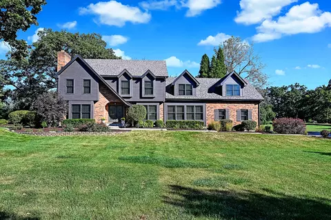 2 Carriage Ln, Lemont, IL 60439