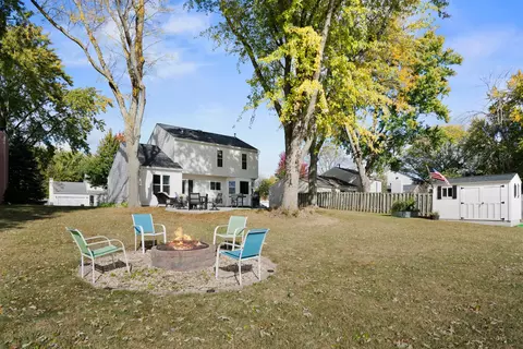 Exterior - 1305 Tanglewood Dr, Algonquin, IL 60102 photo 2 of 3