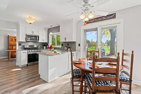 Kitchen - 1305 Tanglewood Dr, Algonquin, IL 60102 photo 3 of 3