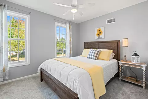Bedroom - 1305 Tanglewood Dr, Algonquin, IL 60102 photo 1 of 4