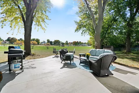 Exterior - 1305 Tanglewood Dr, Algonquin, IL 60102 photo 3 of 3