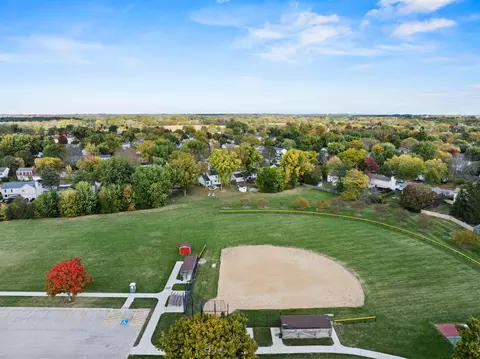 View/Area - 1305 Tanglewood Dr, Algonquin, IL 60102 photo 3 of 4