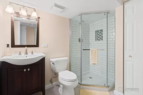 Bath - 1305 Tanglewood Dr, Algonquin, IL 60102 photo 4 of 4