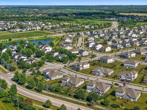 View/Area - 25556 W Springview Dr, Plainfield, IL 60586 photo 8 of 9