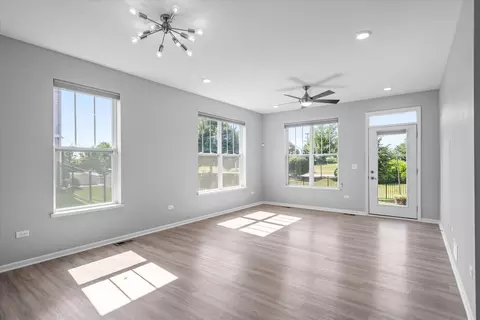 Living - 25556 W Springview Dr, Plainfield, IL 60586 photo 1 of 2