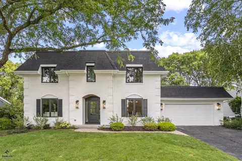 811 W Bauer Rd, Naperville, IL 60563