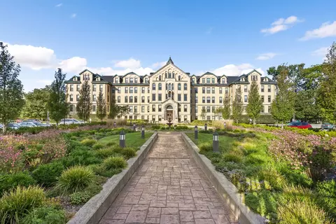 1041 Ridge Rd #410, Wilmette, IL 60091
