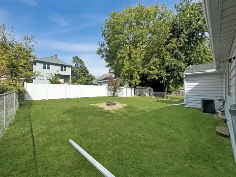 Exterior - 738 W Chestnut St, Freeport, IL 61032 photo 3 of 3