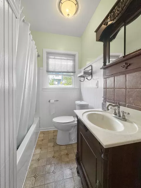 Bath - 738 W Chestnut St, Freeport, IL 61032 photo 1 of 1