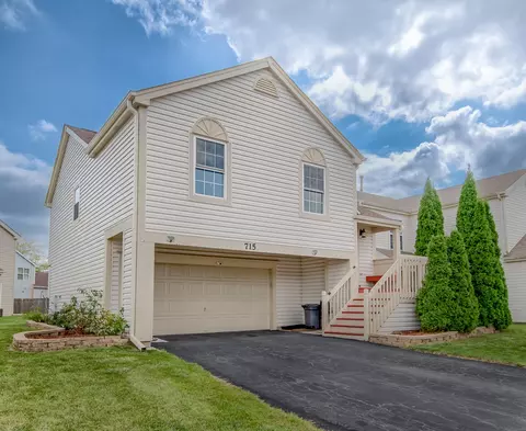 715 Legends Dr, Carol Stream, IL 60188