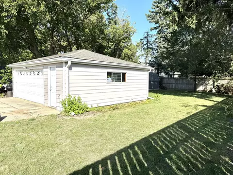 Exterior - 331 Grove Ave, Des Plaines, IL 60016 photo 2 of 4