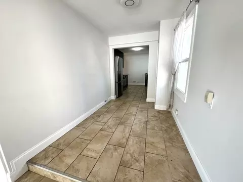 Entry Way - 331 Grove Ave, Des Plaines, IL 60016 photo 2 of 2