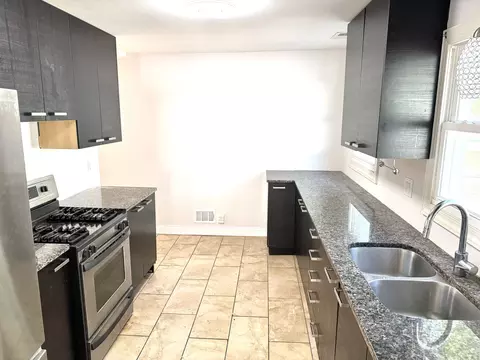 Kitchen - 331 Grove Ave, Des Plaines, IL 60016 photo 4 of 4