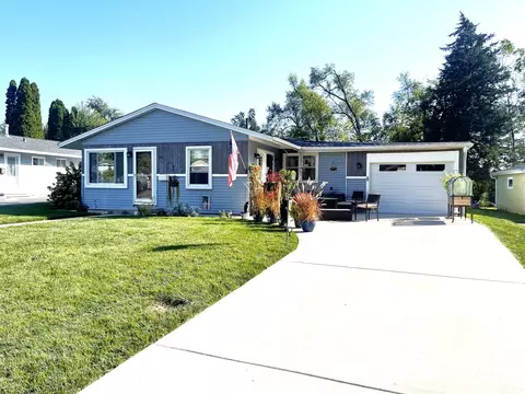 928 Berkley St, Carpentersville, IL 60110
