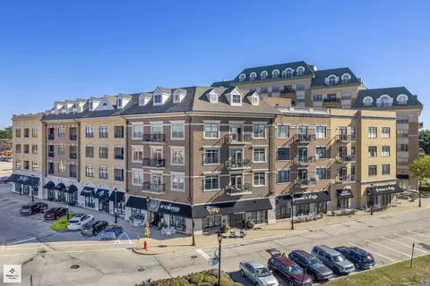 24 W Station St #204W, Palatine, IL 60067