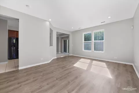 Living - 3151 Bromley Ln, Aurora, IL 60502 photo 1 of 4