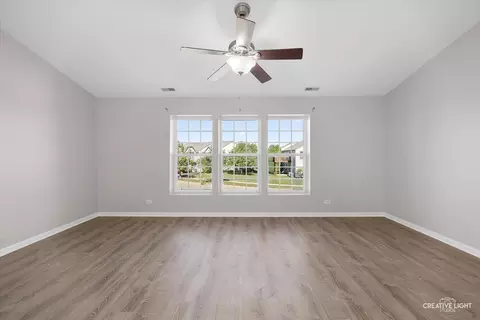 Living - 3151 Bromley Ln, Aurora, IL 60502 photo 3 of 4