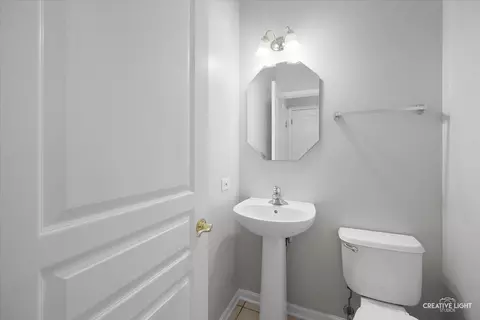 Bath - 3151 Bromley Ln, Aurora, IL 60502 photo 1 of 3