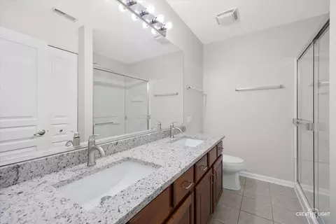 Bath - 3151 Bromley Ln, Aurora, IL 60502 photo 2 of 3