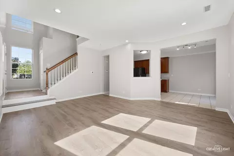 Living - 3151 Bromley Ln, Aurora, IL 60502 photo 2 of 4