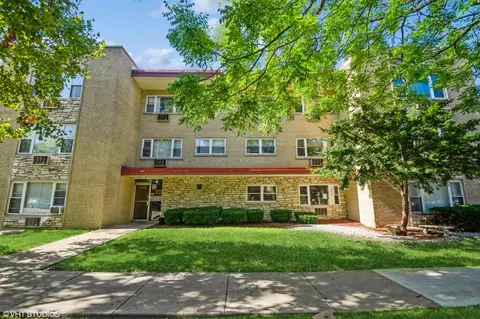 415 S Maple Ave #401, Oak Park, IL 60302