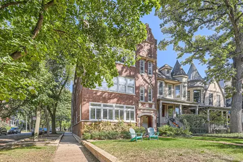 1469 W Berteau Ave #103, Chicago, IL 60613